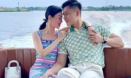 Lệ Quyên hạnh phúc đón sinh nhật bên Lâm Bảo Châu