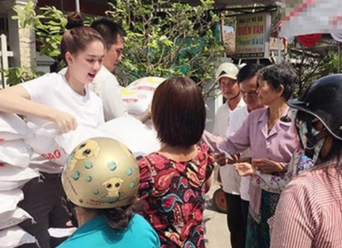 Ngọc Trinh ủng hộ... sao không kêu gọi vì miền Trung như Thủy Tiên?