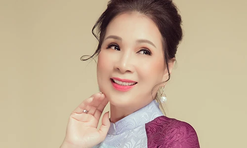 Nghệ sĩ quen mặt trên màn ảnh Kim Xuân trẻ trung ở tuổi 63