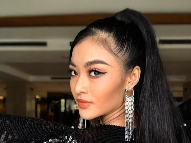 Kiều Loan lọt top 10 phần thi bikini, được chủ tịch chú ý