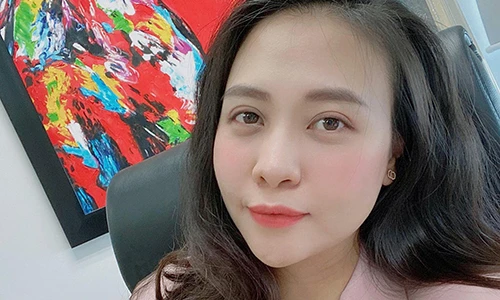 Đàm Thu Trang đi làm sau 1 tháng sinh con gái