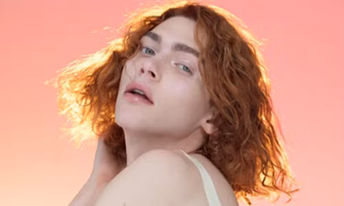 Trước khi đột tử, nghệ sĩ chuyển giới Sophie nổi tiếng thế nào?