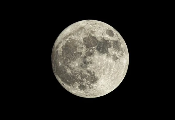 Mãn nhãn ngắm Trăng xanh lớn nhất năm 2023 trên bầu trời Hà Nội