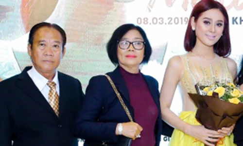 Chân dung bố mẹ buôn đồ cổ tiền tỷ của Lâm Khánh Chi