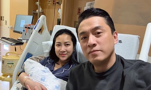 Vợ kém 17 tuổi của Lam Trường sinh con thứ hai