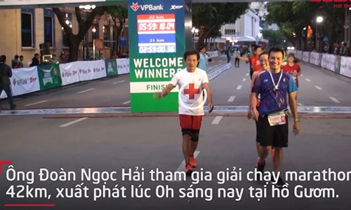 Video: Ông Đoàn Ngọc Hải chạy marathon xuyên đêm tại Hà Nội