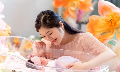 “Ngọc nữ phim giờ vàng THVL” Thanh Trúc khoe con gái