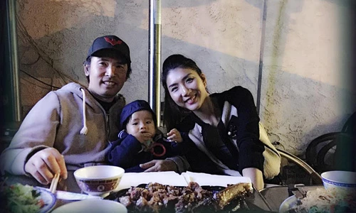 Ngọc Quyên hạnh phúc khoe ảnh bên chồng con ở Mỹ