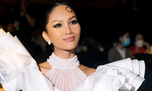 Tuyệt chiêu giúp H’hen Niê được yêu mến dù vướng ồn ào