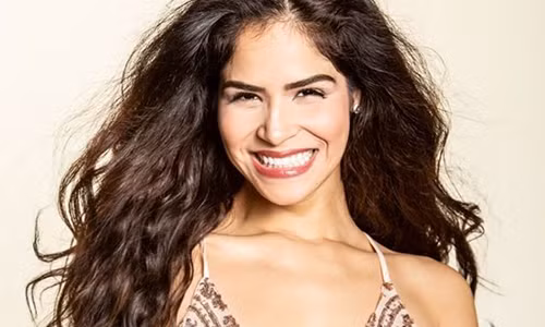 Vẻ gợi cảm của thí sinh mắng xối xả BTC Miss Global 2020 trên sân khấu