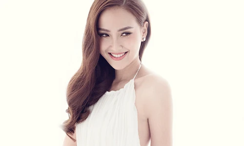 Khánh Ngân đội Phạm Hương được mời diễn thời trang ở Mỹ