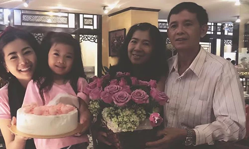 Mối quan hệ giữa Mai Phương và bố mẹ ruột ra sao?