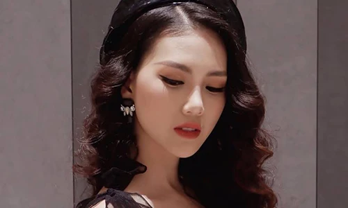 Siêu mẫu Việt gây sốc vì bị gạ tình 1 triệu USD là ai?