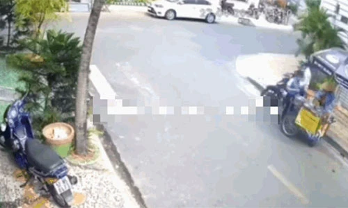 Clip: Cận cảnh màn cướp điện thoại nhanh như chớp ngay giữa phố