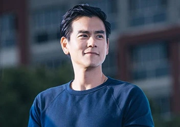 Vẻ điển trai của nam thần 6 múi vướng scandal tranh chỗ Lý Băng Băng