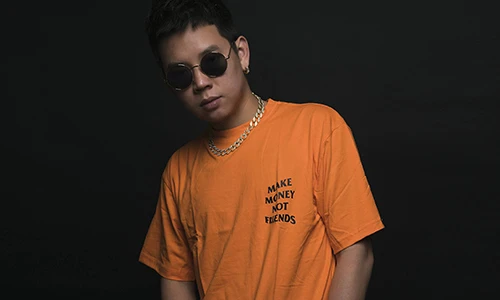 Chân dung rapper vướng ồn ào hát ca từ nhạy cảm trên sóng