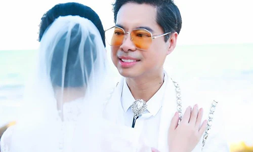 Danh ca Ngọc Sơn khoe ảnh cưới, sắp lấy vợ?