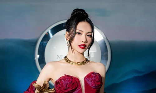 Loạt ồn ào của Hoa hậu Bùi Quỳnh Hoa sau đăng quang