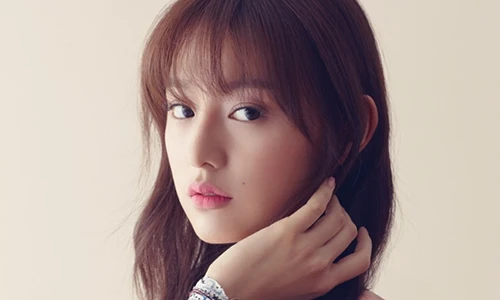 9x bị gán ghép với Song Joong Ki đẹp không kém Song Hye Kyo