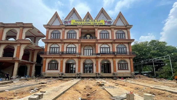 Xem “Thần đèn” di dời nhà 1.000 tấn ở Bình Dương 