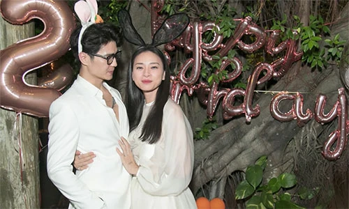 Ngô Thanh Vân tình tứ ôm CEO Huy Trần, nói lời đặc biệt