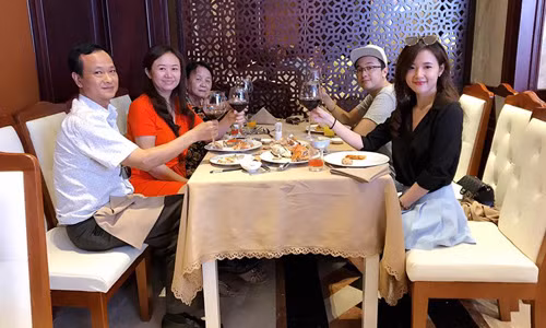 Hậu chia tay, Midu vui vẻ đi du lịch cùng gia đình