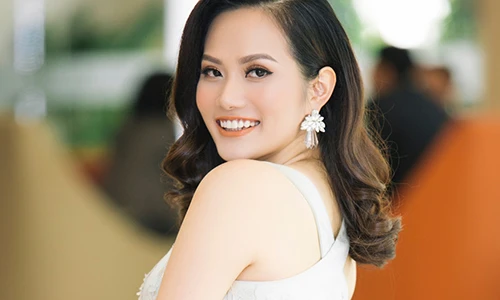 Hoa hậu Diệu Linh rạng rỡ làm giám khảo Miss Tourism 2017