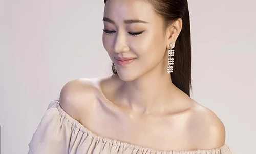 Hôn đồng giới, lộ ngực trong “Người vợ ba”, Maya gợi cảm “chết người“