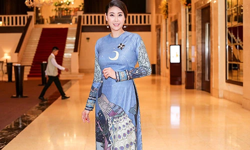 Hoa hậu Hà Kiều Anh tái xuất rạng rỡ sau sinh