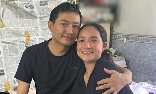 MC Cát Tường chia sẻ hình ảnh Quý Bình khi còn trị bệnh