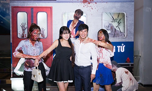 Lý Hải - Minh Hà vui vẻ đi xem phim kinh dị