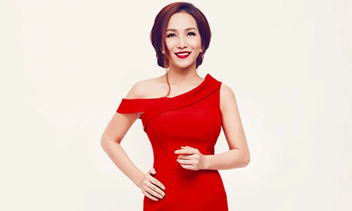 Hoàng Lê Vi đẹp mặn mà với sắc đỏ ngày giáp Tết