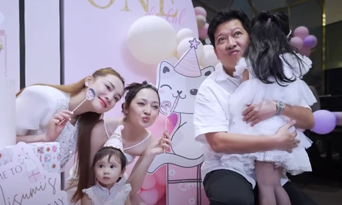 Gia đình Nhã Phương dự sinh nhật con gái của Bảo Anh