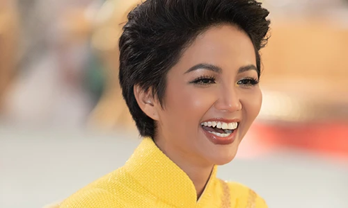 H'hen Niê tươi rói giữa nghi vấn bị H'ăng Niê đá xéo