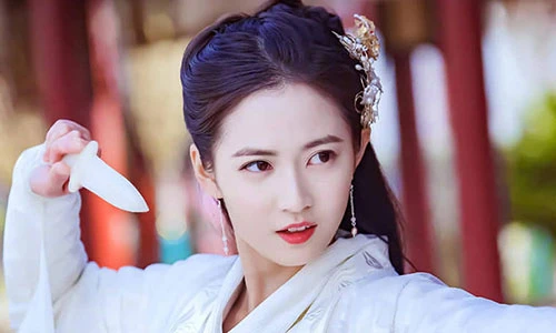 Nhan sắc “vạn người mê” của sao phim “Ỷ Thiên Đồ Long Ký” 2018