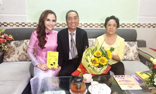 Hoa hậu Diễm Hương vui mừng gặp gỡ thầy Nguyễn Ngọc Ký