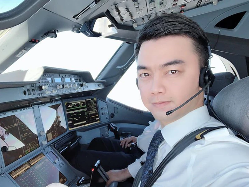 Chân dung sao nhí một thời lái phi cơ chở U22 Việt Nam về nước