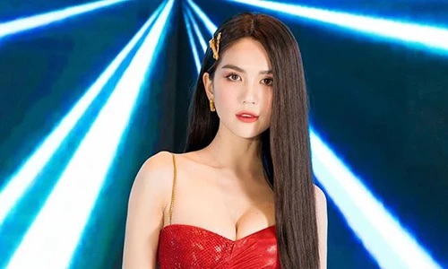 Ngọc Trinh diện váy o ép vòng một gợi cảm đến “nghẹt thở“