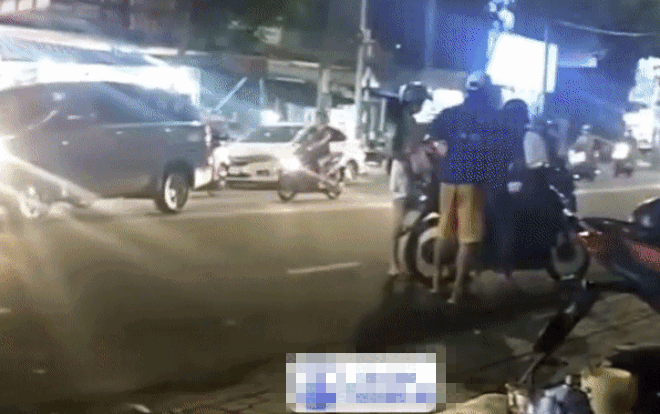 Suýt va chạm xe, thanh niên xăm trổ đánh 2 mẹ con, nhận kết đắng Suyt va cham xe, thanh nien xam tro danh 2 me con, nhan ket dang