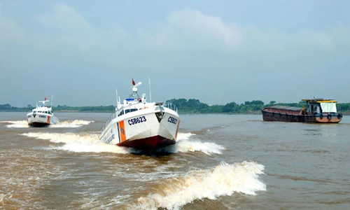 Cảnh sát biển Việt Nam nhận một lúc 4 xuồng tuần tra MS-50S