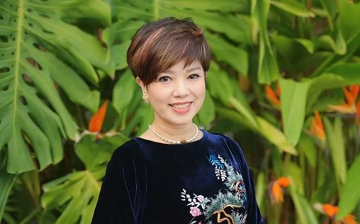 Thời trang đời thực "hack tuổi" của NSND Ngọc Huyền