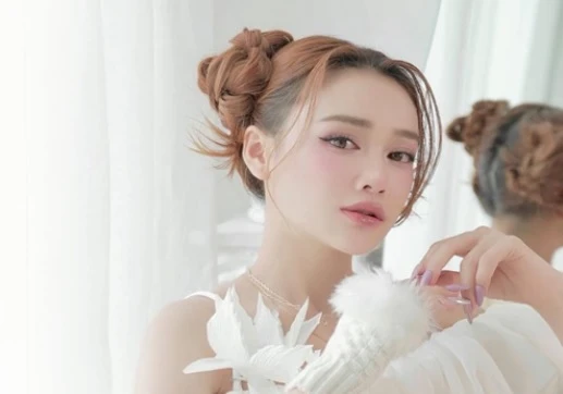 Nhã Phương “cưa sừng làm nghé”, úp mở làm ca sĩ