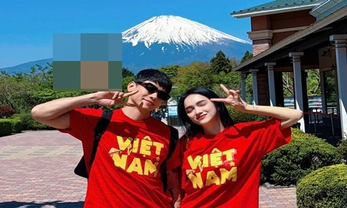 Hương Giang - Phú Cường hòa vào không khí đại lễ 30/4 từ xa 