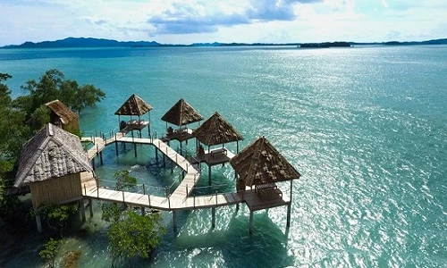 Quên Bali đi, đây mới là địa điểm đẹp “thần sầu” ngay gần Việt Nam