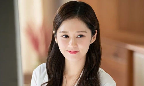 Ngắm Jang Nara, ai cũng “ngã ngửa” khi biết tuổi thật