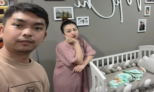 Ca sĩ MiA và chồng kém 3 tuổi đón con đầu lòng