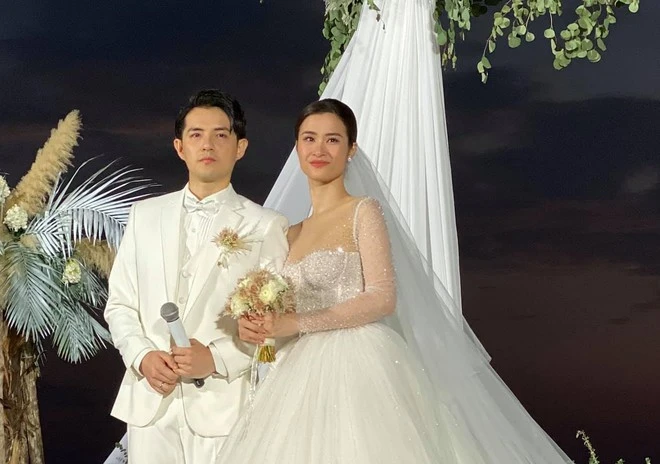 Đông Nhi bật khóc, Ông Cao Thắng nói yêu vợ trong hôn lễ