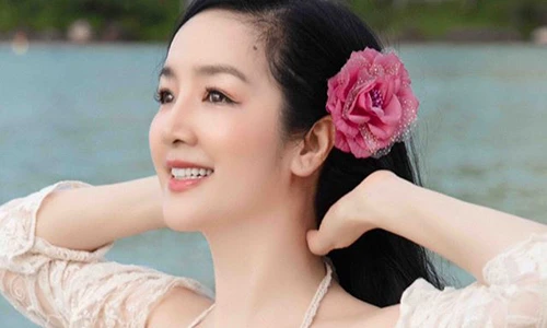 Hoa hậu Giáng My diện bikini khoe body nuột nà ở tuổi 49