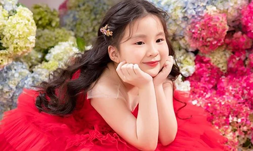 Vẻ đẹp như thiên thần của cháu gái Ninh Dương Lan Ngọc
