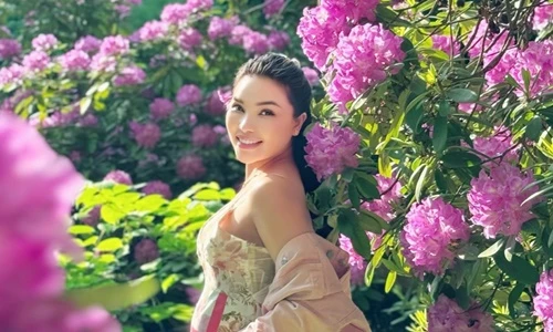 Người mẫu Quỳnh Thư hạ sinh con trai ở Đức